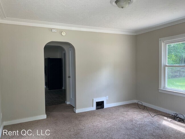 Building Photo - 4 br, 1 bath House - 2820 4th Street A.