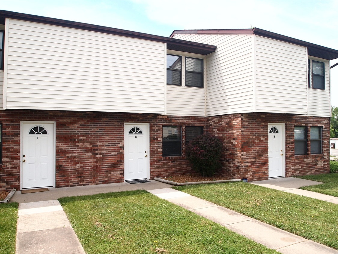 830 E College Street - 830 E College St