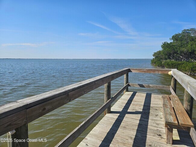 Foto del edificio - 5800 N Banana River Blvd