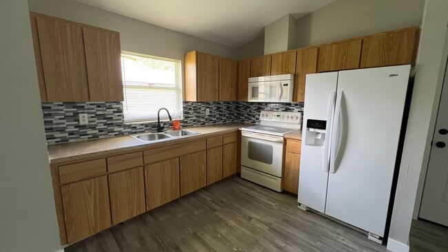 Building Photo - 2127 Towles St