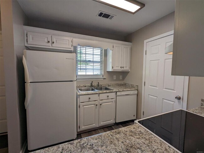 Foto del edificio - 3751 Edgewood Rd