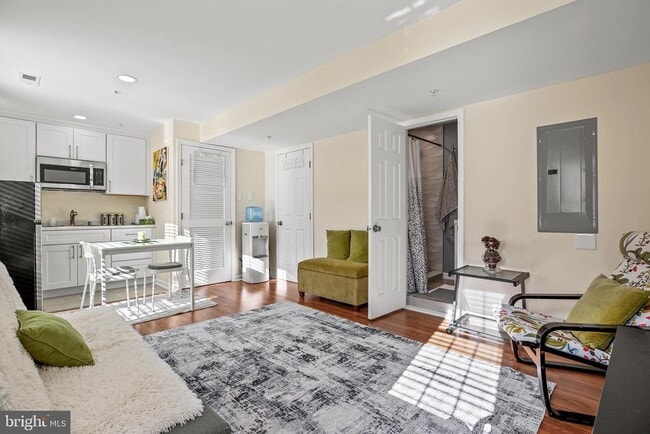 Foto del edificio - 13011 VADEN - STUDYO APPARTMENT/ PREFER FEMALES Ter