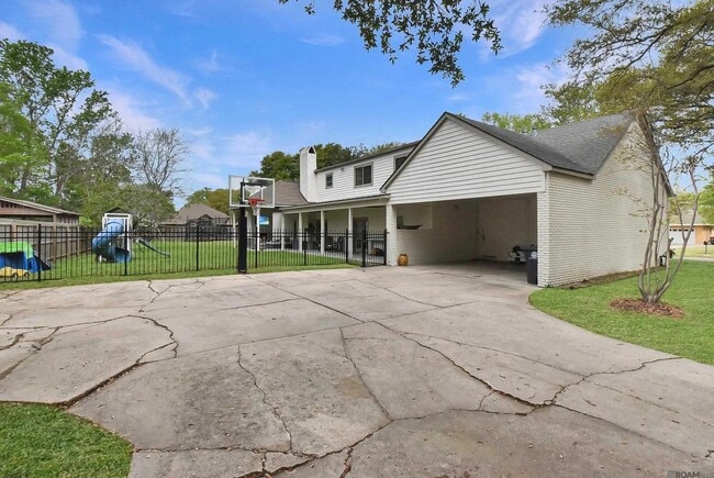 Building Photo - 12030 Chester Dr