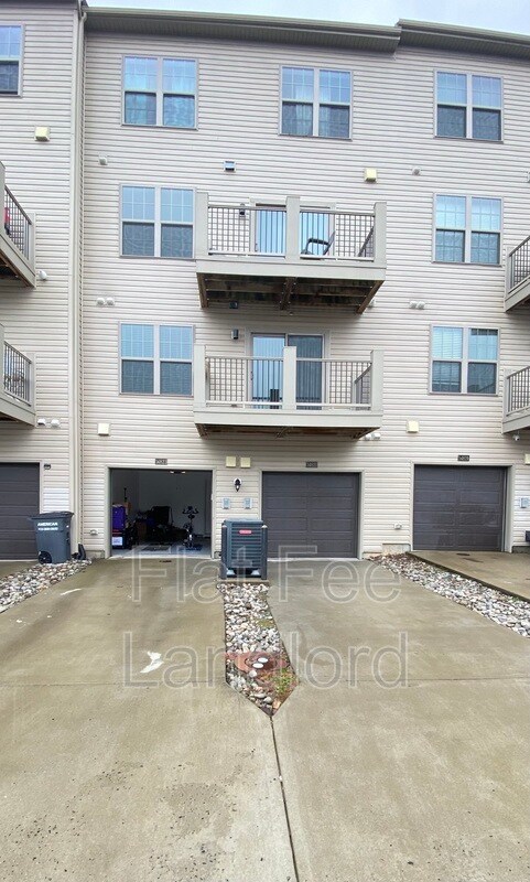 Building Photo - 14823 Chrysler Ct