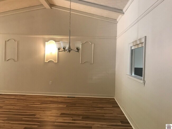Foto del edificio - 1075 Friedman Ln