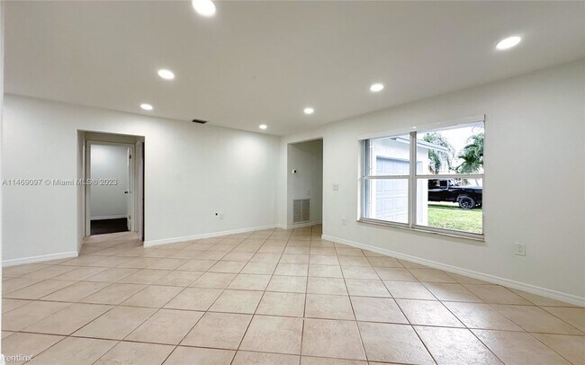 Building Photo - 3 br, 2 bath House - 8440 NW 4th St