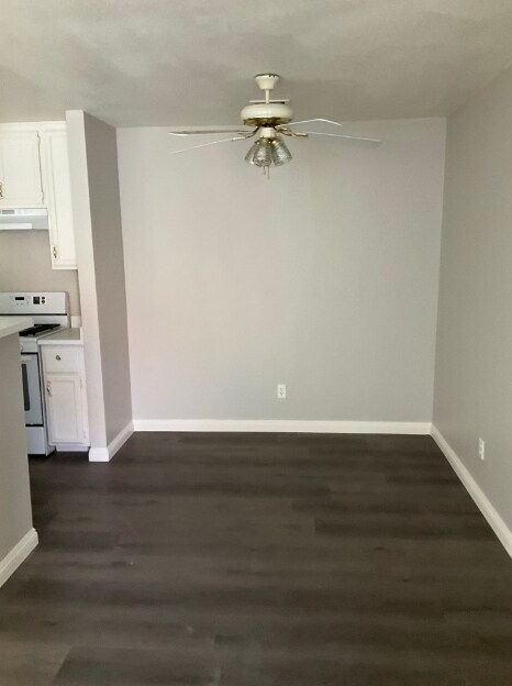 Building Photo - 4889 S Torrey Pines Dr