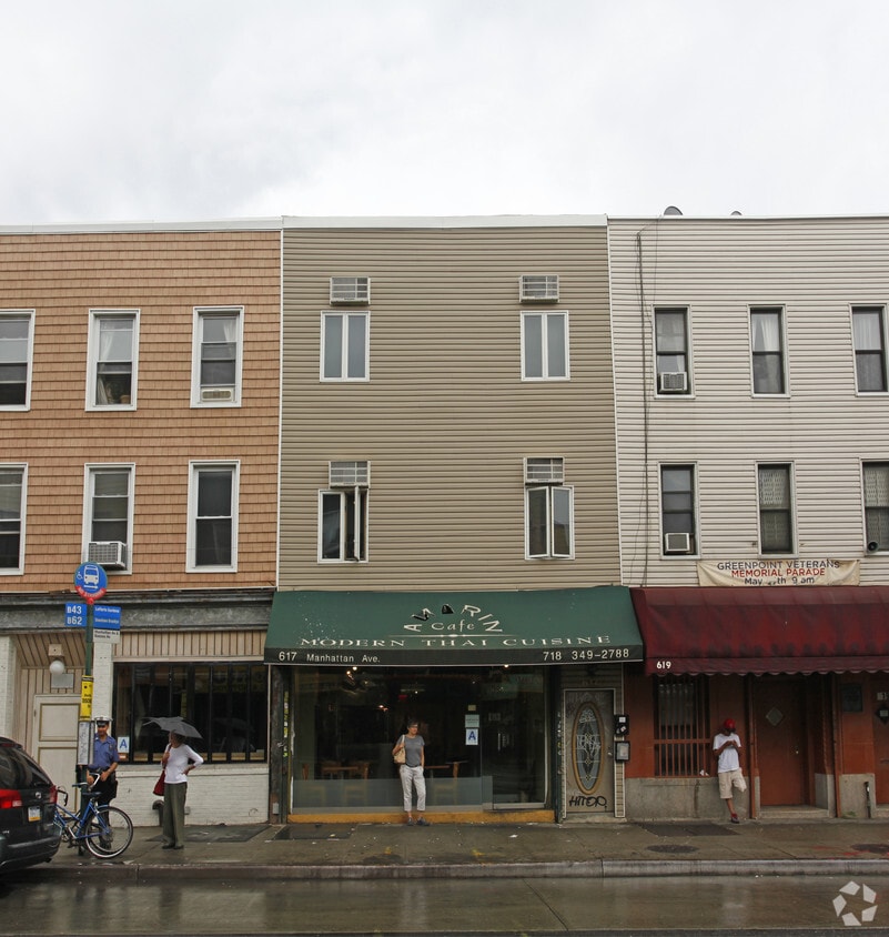 Building Photo - 617 Manhattan Ave