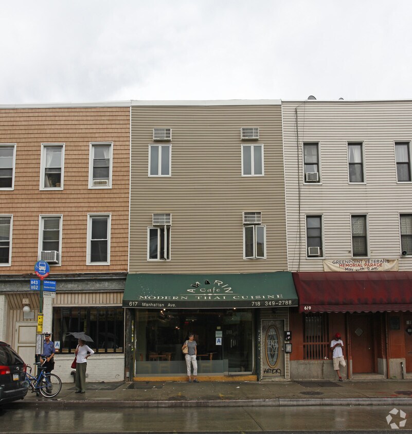 Foto del edificio - 617 Manhattan Ave