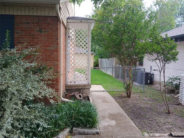 Building Photo - 3728 Seguin Dr