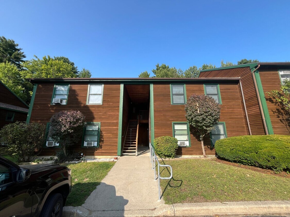 Foto principal - 2BD/1BA Second Floor Unit