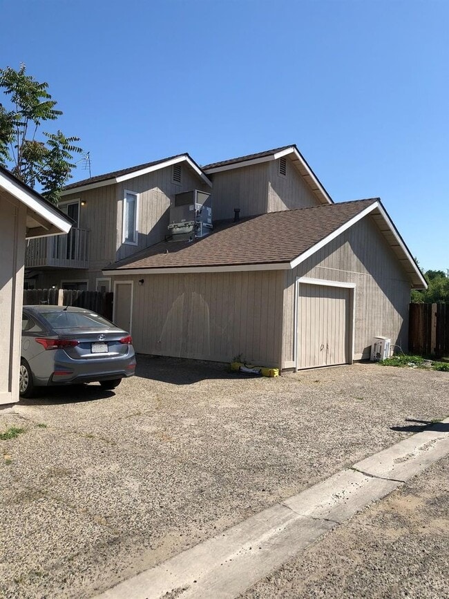 Building Photo - 1030 S Edison St