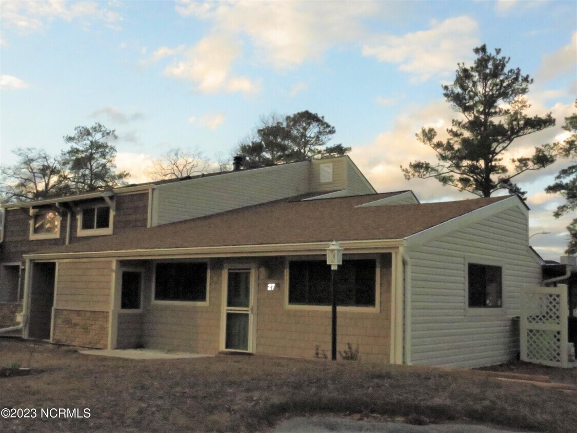 Primary Photo - 27 Quarterdeck