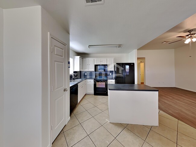 Foto del edificio - 6823 Manor Terrace Ln