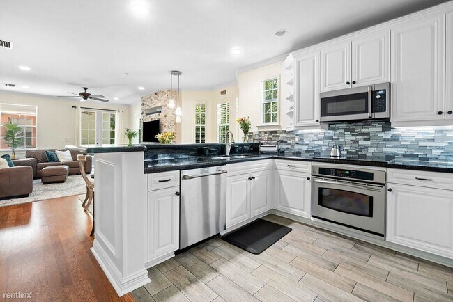 Foto del edificio - 4 br, 3.5 bath Townhome - 1028 E Heritage ...