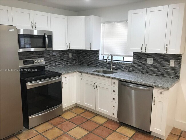 Foto del edificio - 1041 NE 210th Terrace