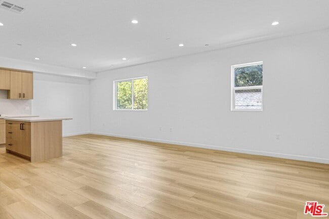 Foto del edificio - 10828 Hesby St
