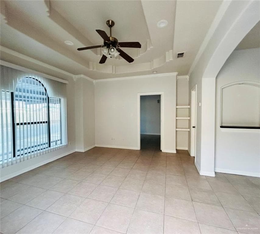 Building Photo - 702 S Logan Dr