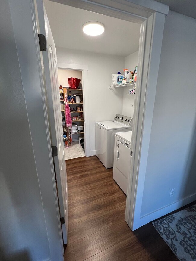 Foto del edificio - Come check out this condo