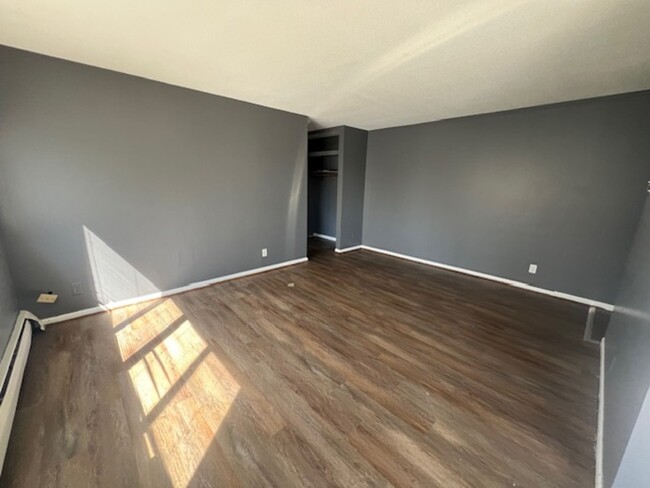 Building Photo - 121 W Hoyt Ave