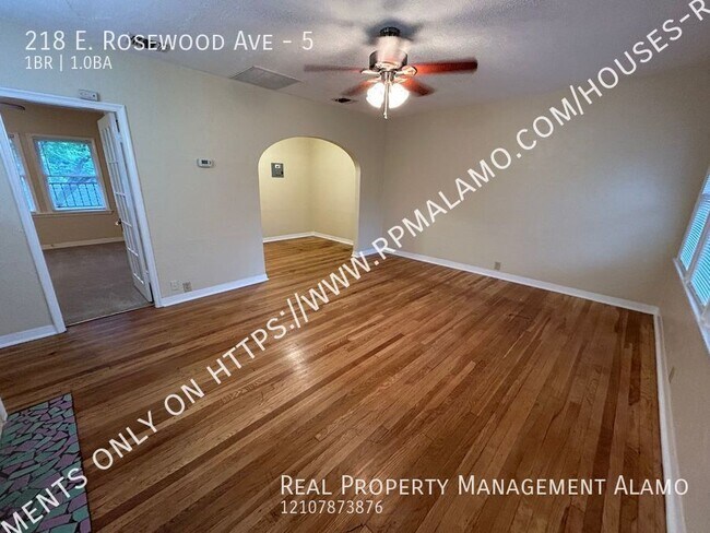 Foto del edificio - 218 E Rosewood Ave