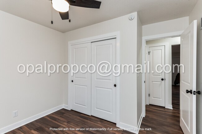Building Photo - 3728 E 39th Ct