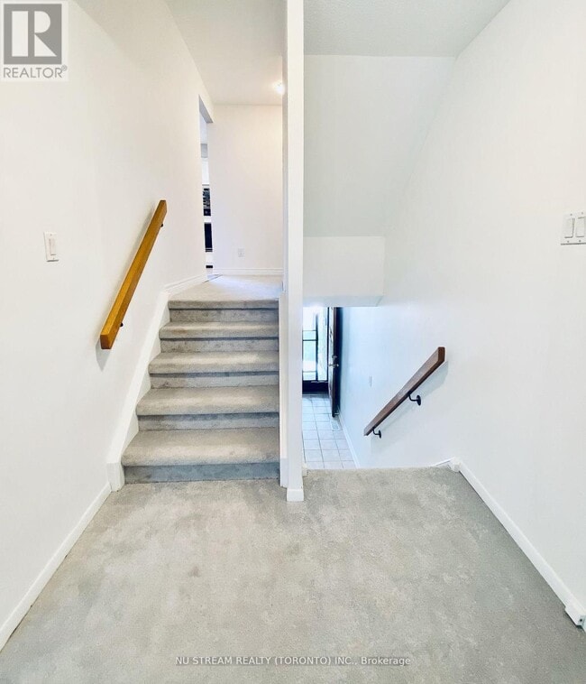 Photo du bâtiment - 2020 Pharmacy Ave