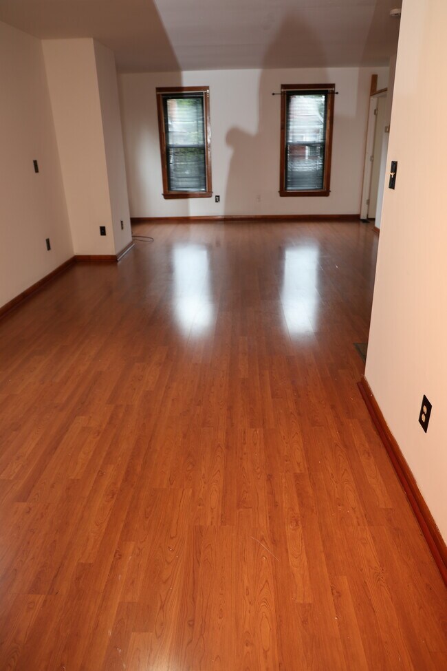 First level - 821 Webster Pl