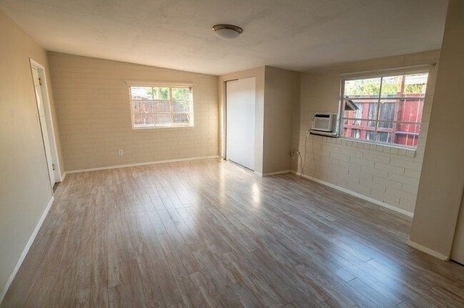 Building Photo - 4307 E Hayhurst St
