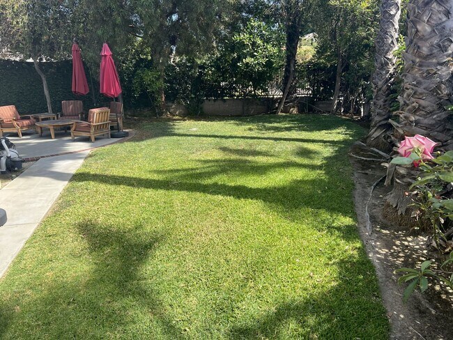 Foto del edificio - Amazingly Remodeled 4 Bed 4 Bath Luxury Home in North Orange with Solar!