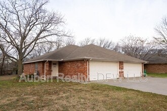 Building Photo - 114 Honey Bee Dr