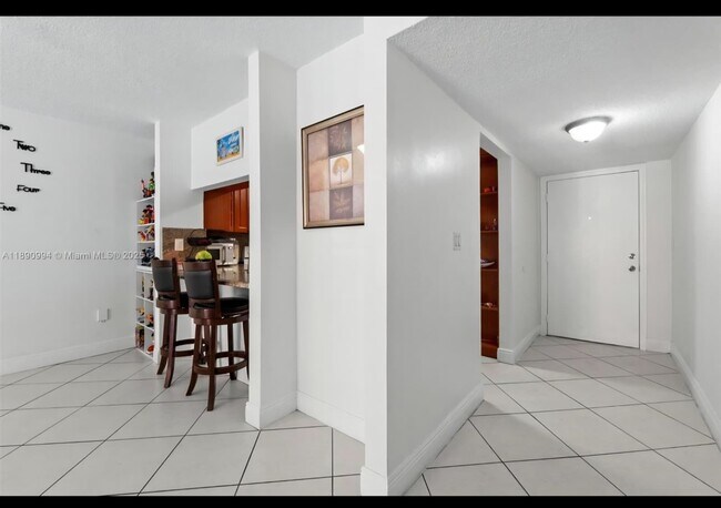 Foto del edificio - 1800 W 54th St
