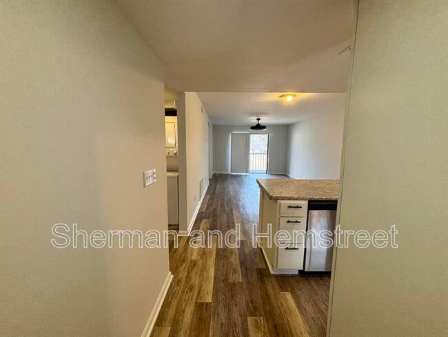 Building Photo - 607 Windsong Cir