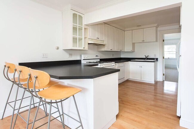 Kitchen (Has been updated) - 939 Clayton St