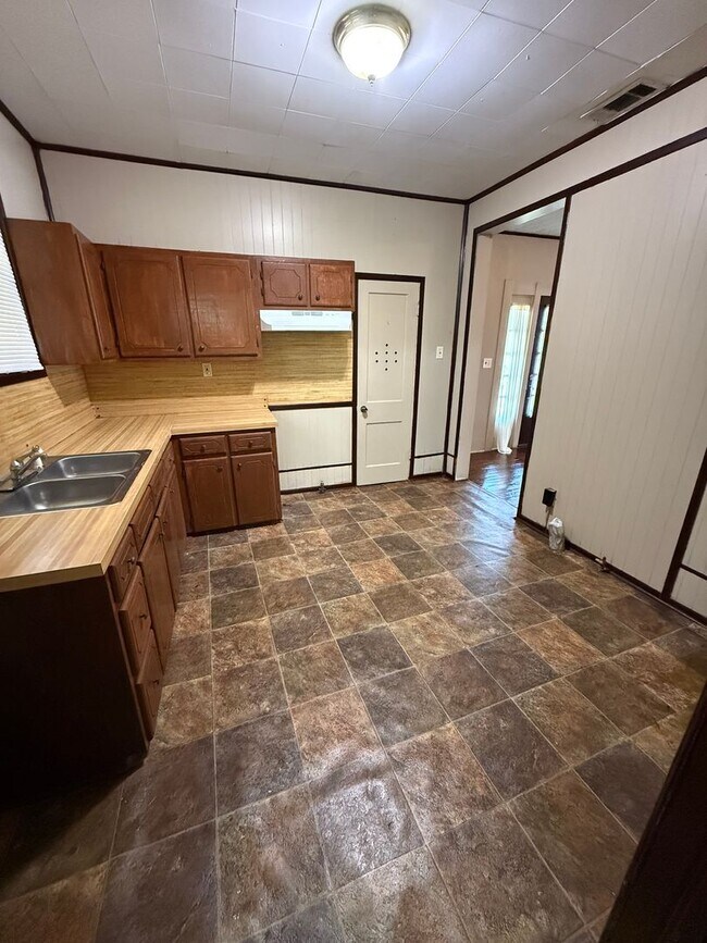 Building Photo - 3 Bedroom, 1 Bathroom Home for Rent in Bea...