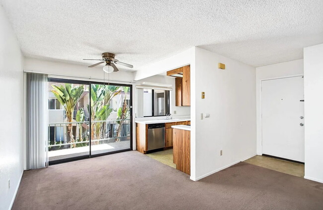 Building Photo - "Charming 1-Bed Retreat in San Diego – Perfectly Cozy 662 sq ft Home!"