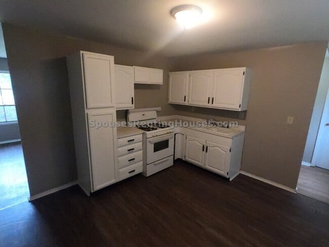 Foto del edificio - 5362 Falcon Ln