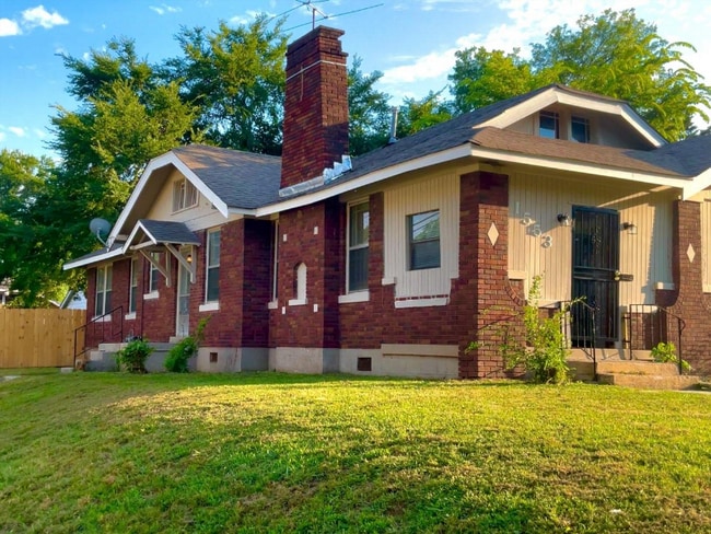 Building Photo - 1553 E McLemore Ave