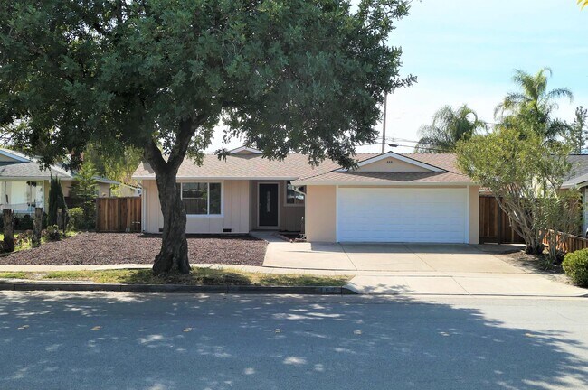Building Photo - 460 Cheyenne Ln
