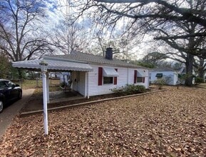 Building Photo - 508 Glenmore Rd