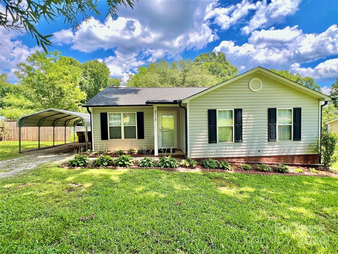 Foto principal - 2113 Waxhaw Indian Trail Rd