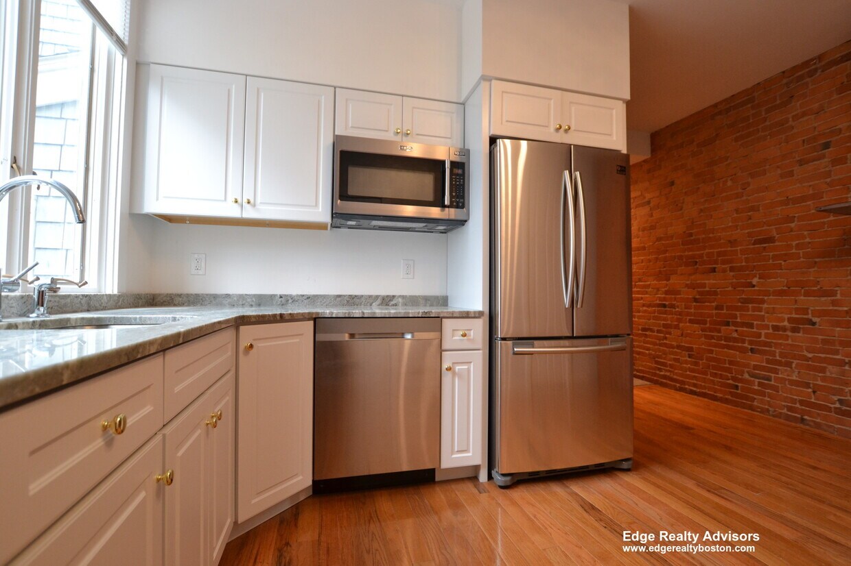 Primary Photo - 31 Aldie St