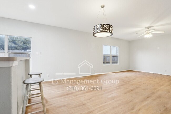 Foto del edificio - 4738 Rosemarys Farm