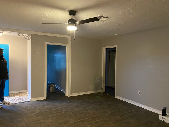 Building Photo - 3131 Kent Dr