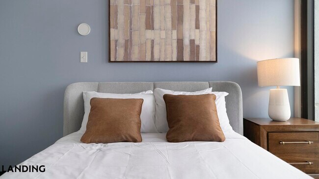 Building Photo - 1922 W Ogden Ave