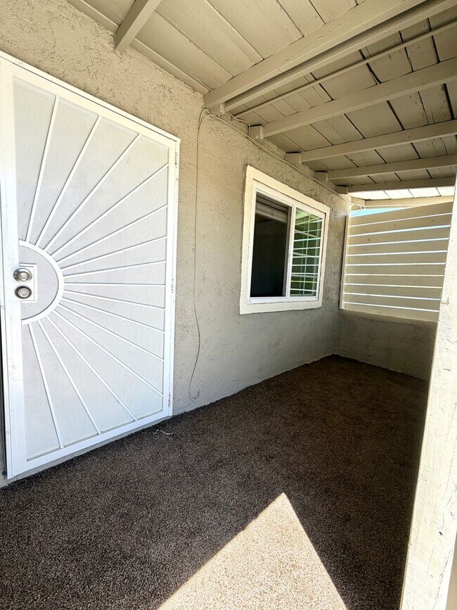 Foto del edificio - 6614 Tamarisk Ave