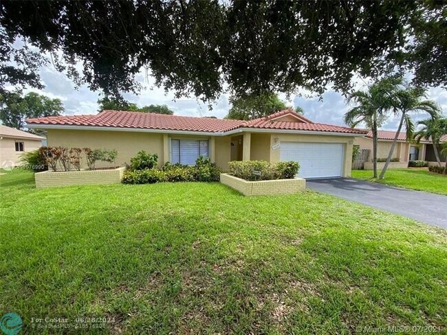 Building Photo - 9658 NW 28th Ct