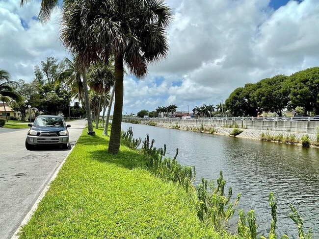 Foto del edificio - 230 SW 1st St