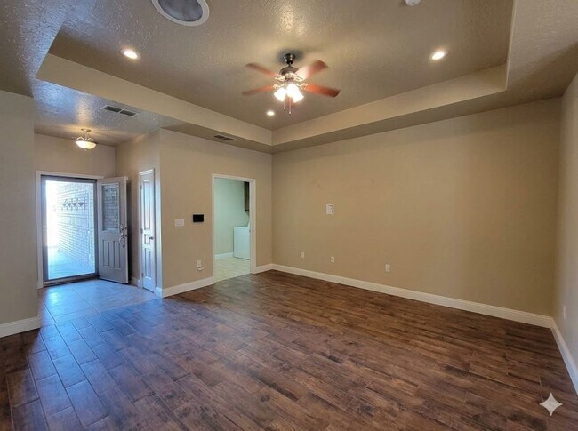 Building Photo - Beautiful 3 bed 2 bath home!