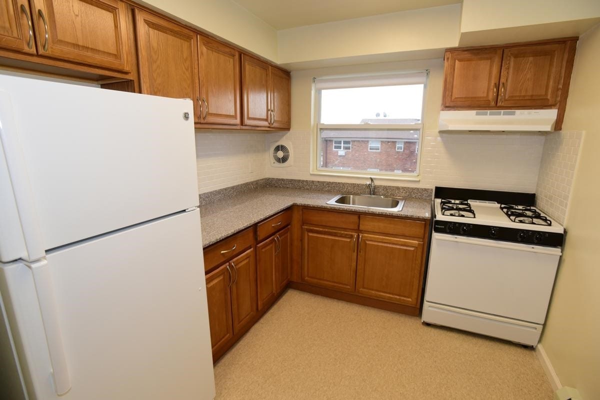 Interior Photo - Hilltop Manor & Estates